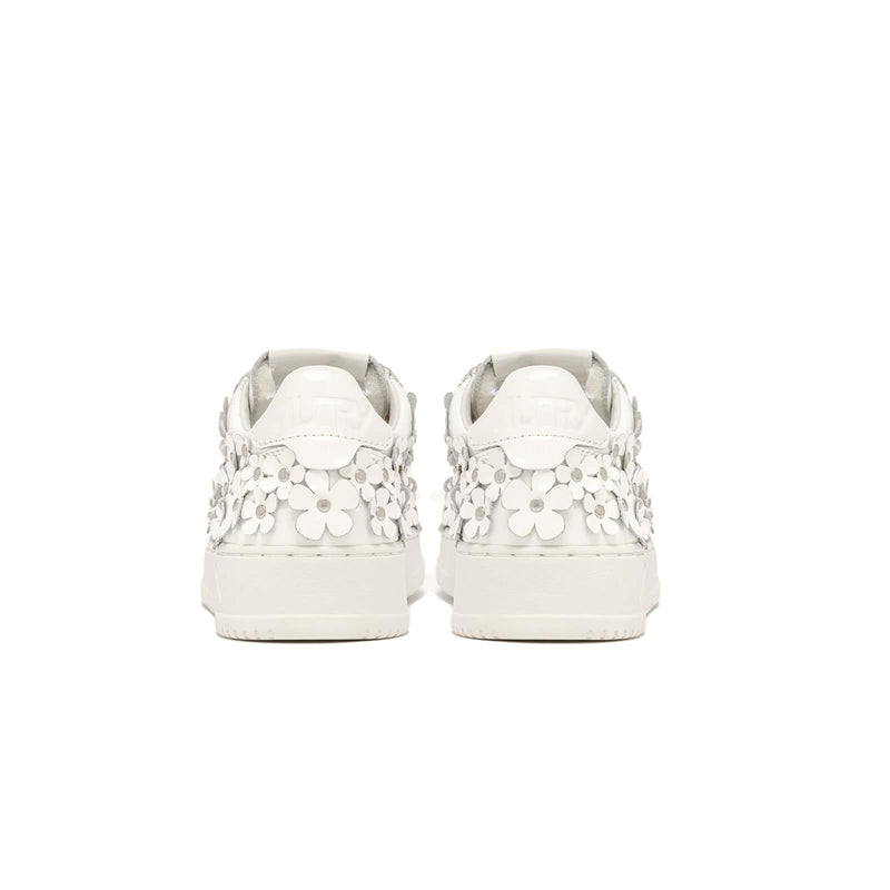 sneakers autry medalist femmes à fleurs blanches en relief vues de l'arrière