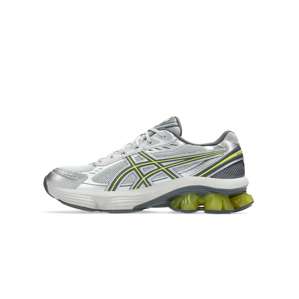 Interior view of Asics GEL-KINETIC FLUENT sneakers in glacier grey and steel grey with Scutoid GEL and FF BLAST PLUS ECO cushioning