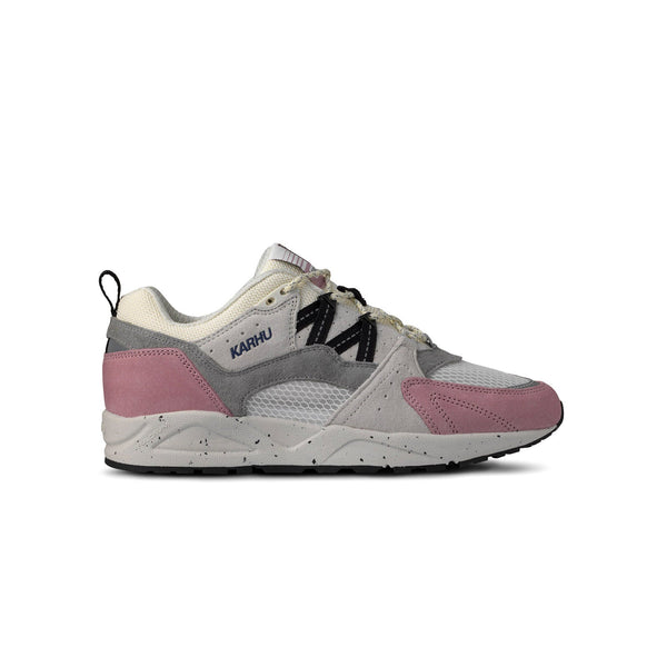 Side view of Karhu Fusion 2.0 pink and grey sneaker
