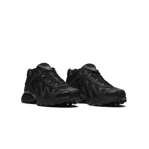 Salomon XT-WHISPER Black Asphalt, sneaker noire vue 3/4 au style moderne