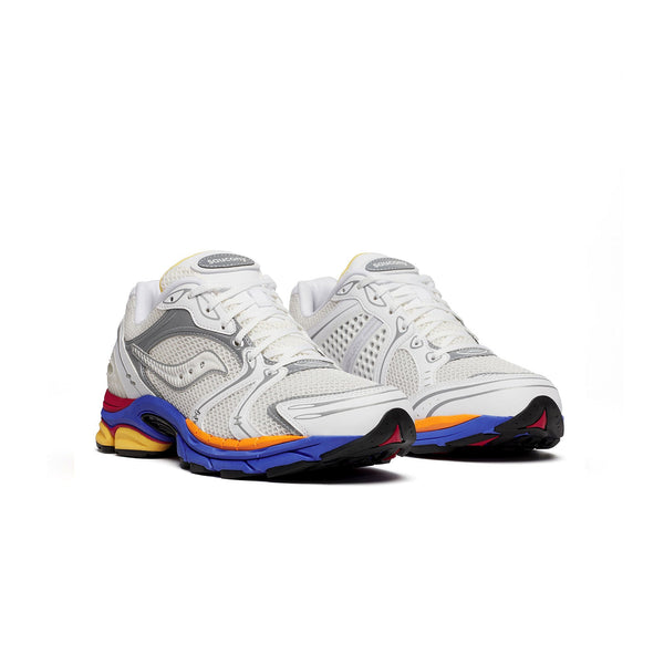 sneakers saucony progrid triumph 4 blanches et multicolores pour hommes et femmes vues de profil