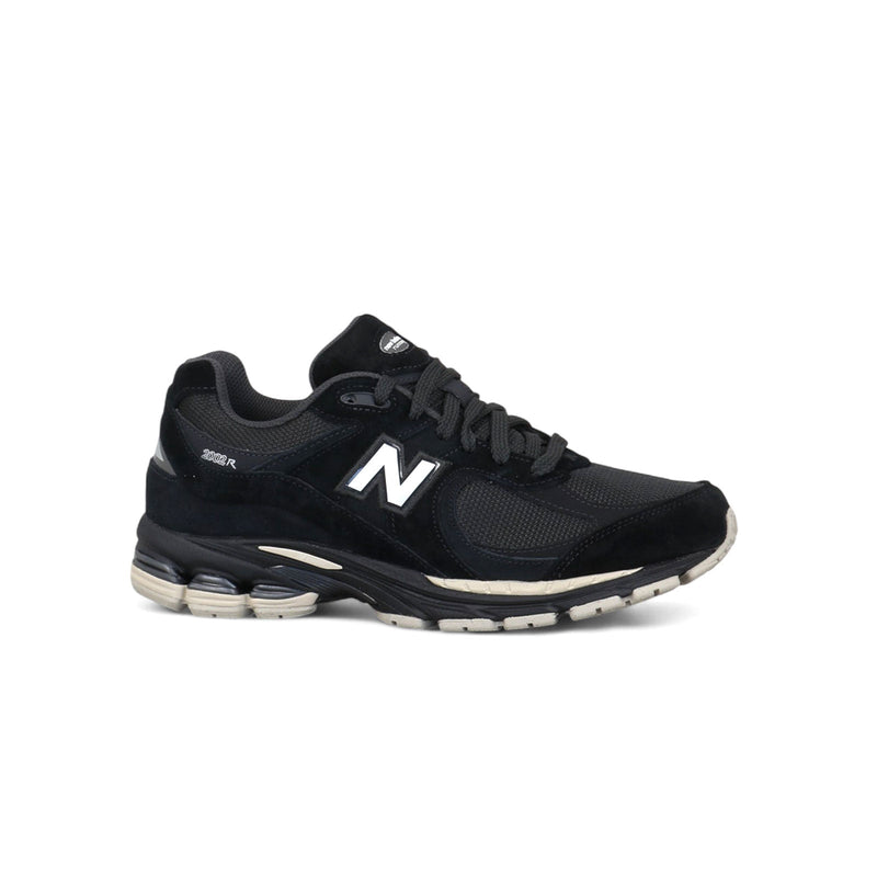 sneakers new balance noires vues de profil 