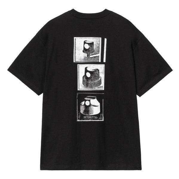 T-shirt carhartt noir avec imprimé Carhartt sur le coté droit et graphisme caps graffiti a l'arrière vue de dos