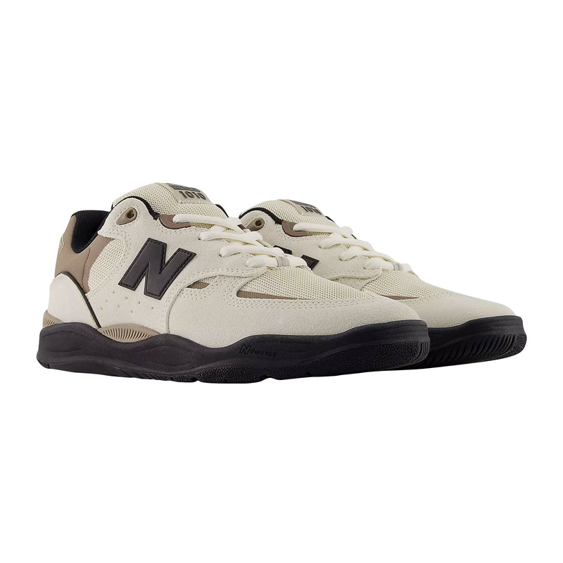 Chaussure de skate New Balance Numeric 1010 Beige logo noir semelle noir vue de coté 
