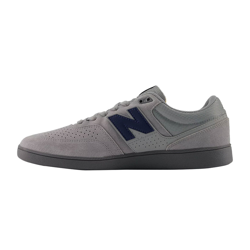 Chaussure de skate New Balance Numeric 508 Brandon Westgate Gris et logo bleu marine , vue de coté gauche 