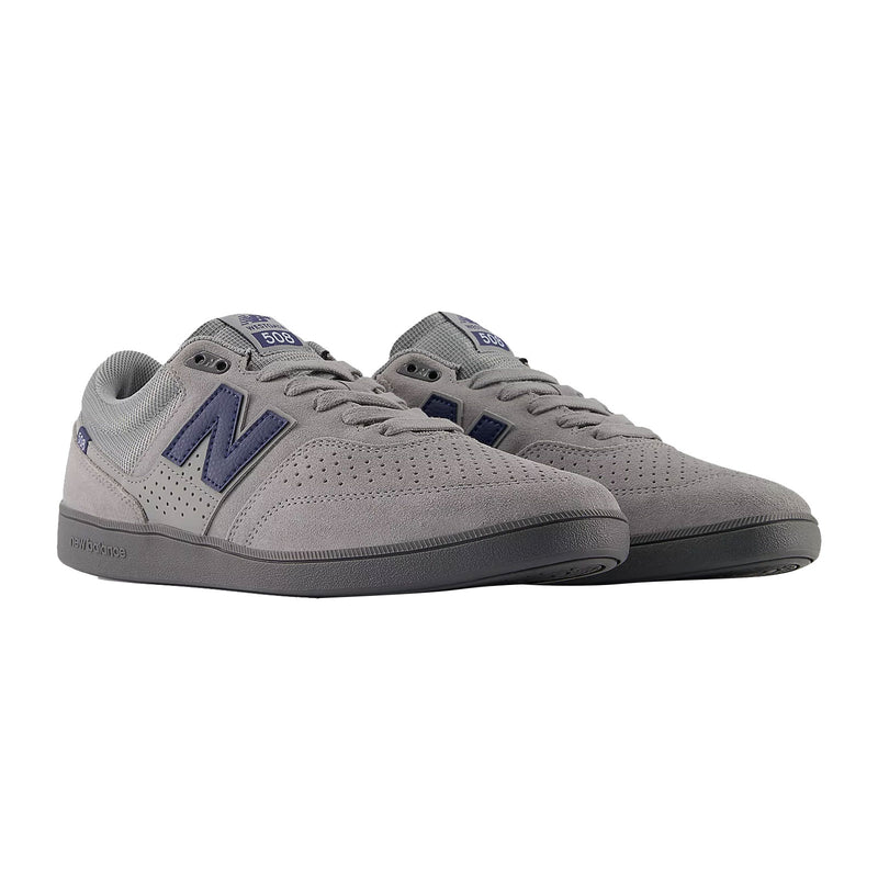 Chaussure de skate New Balance Numeric 508 Brandon Westgate Gris et logo bleu marine , vue de coté 