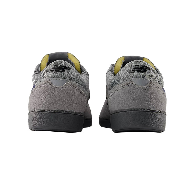 Chaussure de skate New Balance Numeric 508 Brandon Westgate Gris et logo bleu marine , vue de dos 