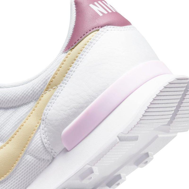 Sneakers - Nike - Internationalist // White/Regal Pink/Light Mulberry/Lemon Drop - Stoemp