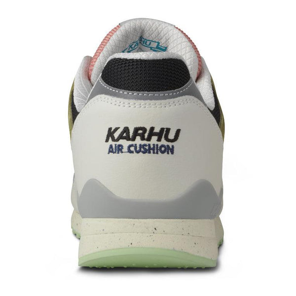 Sneakers - Karhu - Synchron Classic // Lily White/Green Moss - Stoemp