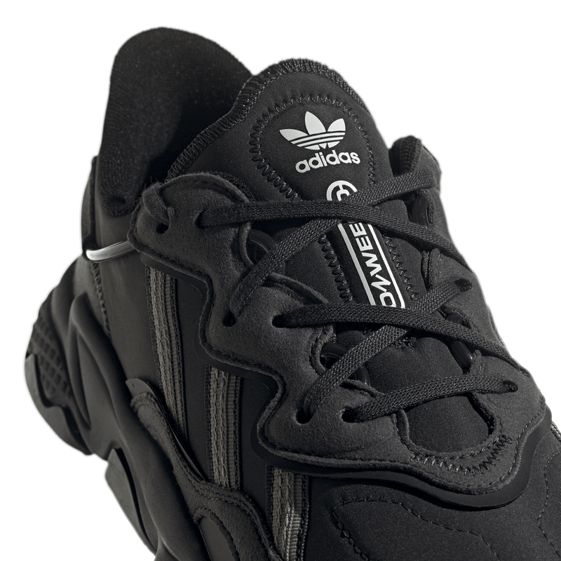 Sneakers - Adidas - Ozweego // Carbon/Orbit Green/Off White // H04240 - Stoemp